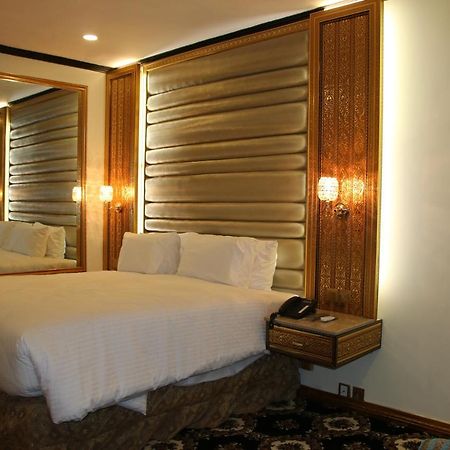 Indus Hotel Хайдарабад Экстерьер фото