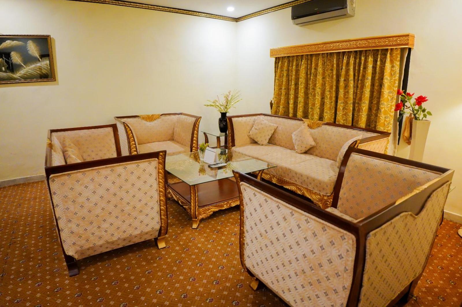 Indus Hotel Хайдарабад Экстерьер фото