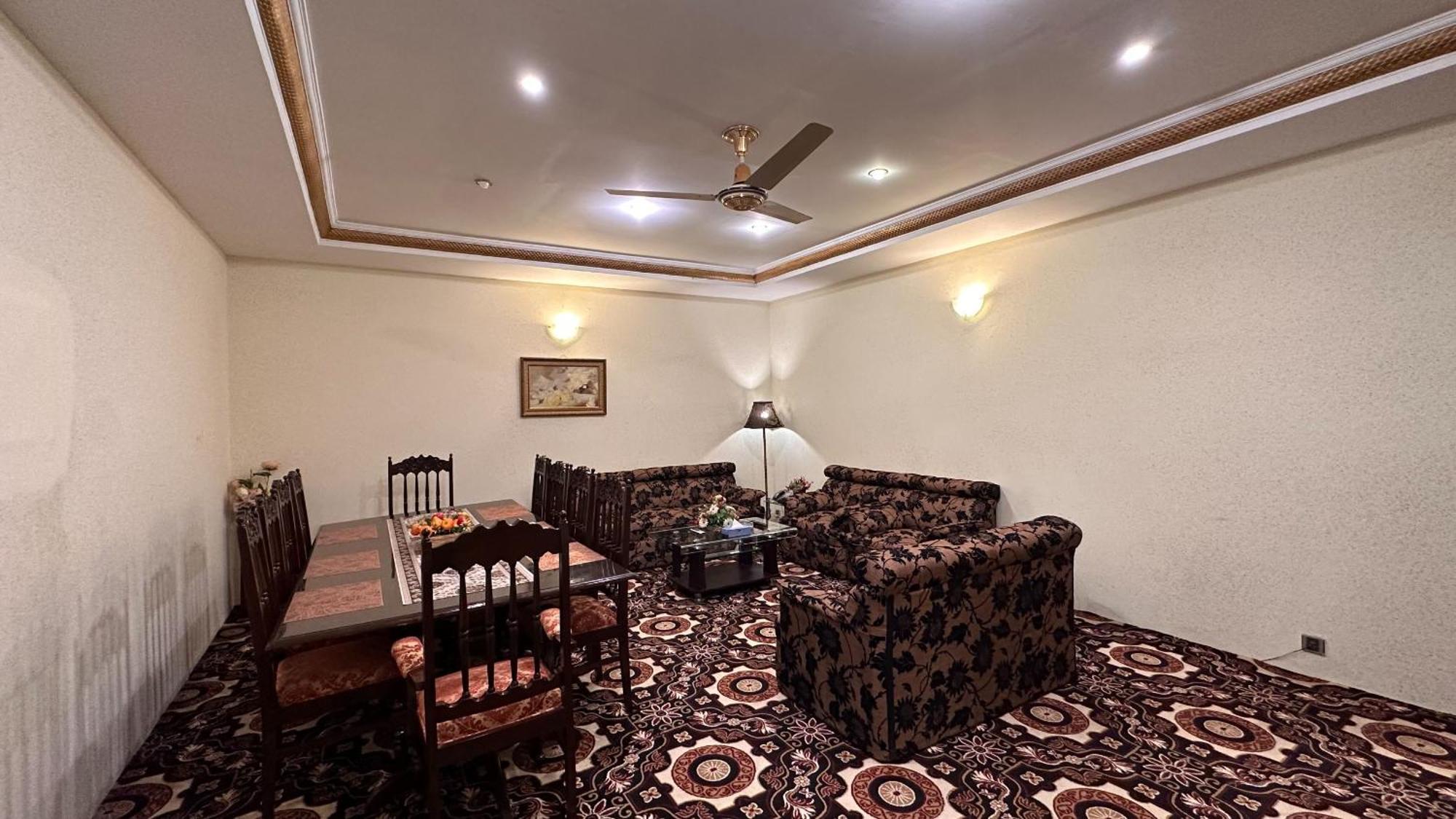 Indus Hotel Хайдарабад Экстерьер фото