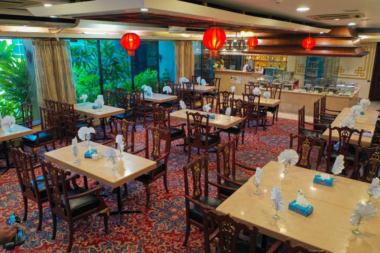 Indus Hotel Хайдарабад Экстерьер фото