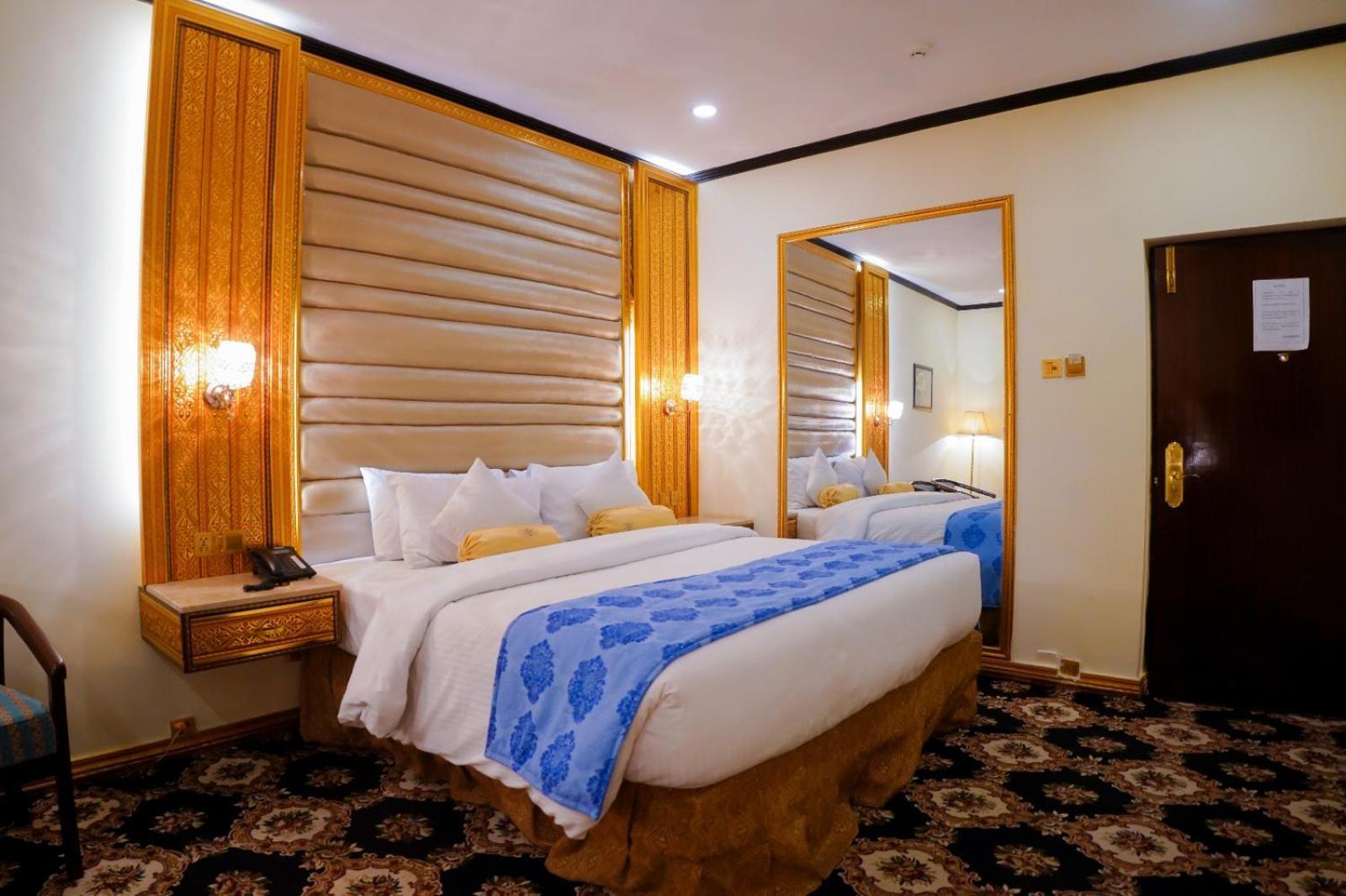 Indus Hotel Хайдарабад Экстерьер фото