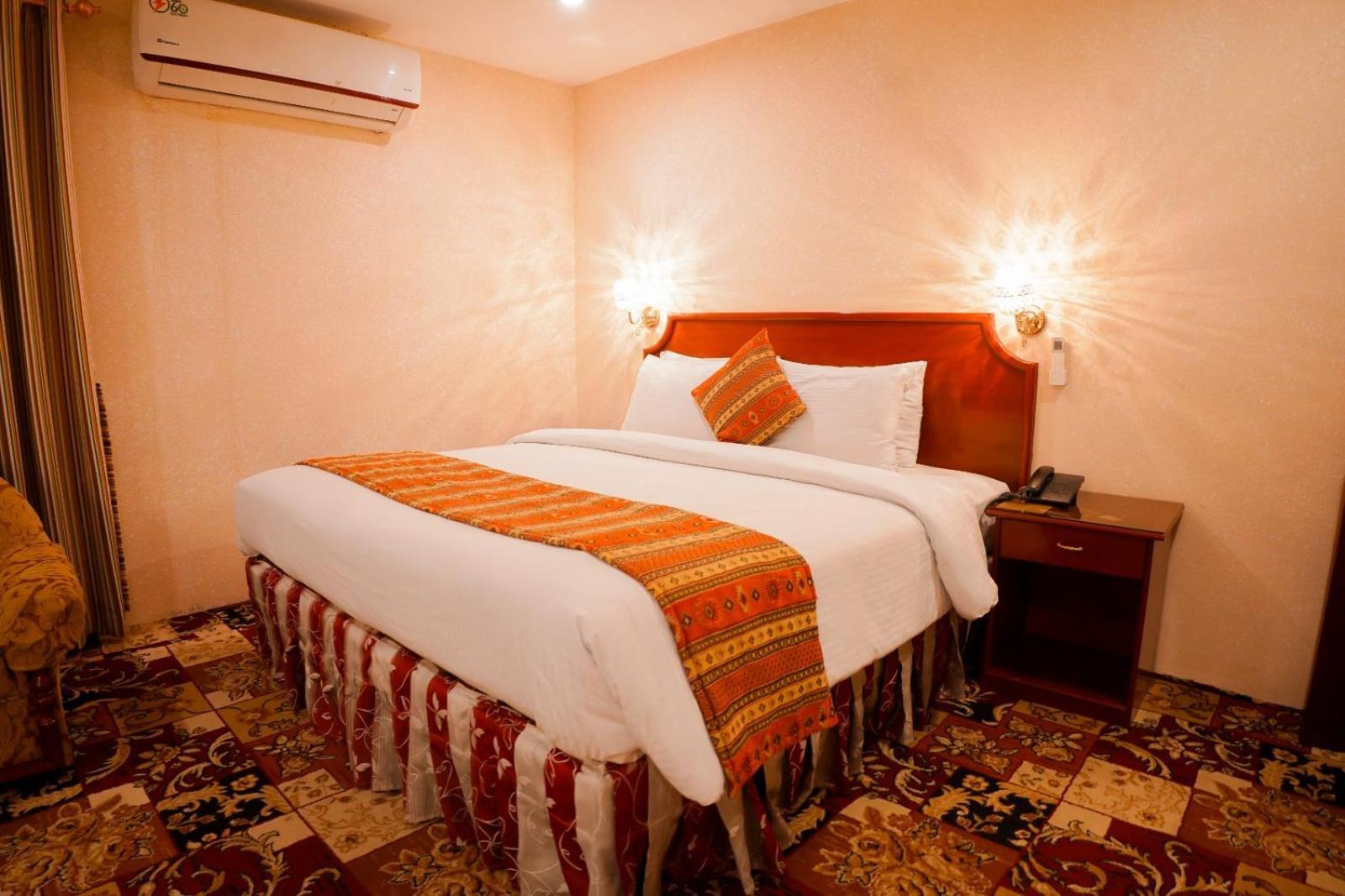 Indus Hotel Хайдарабад Экстерьер фото