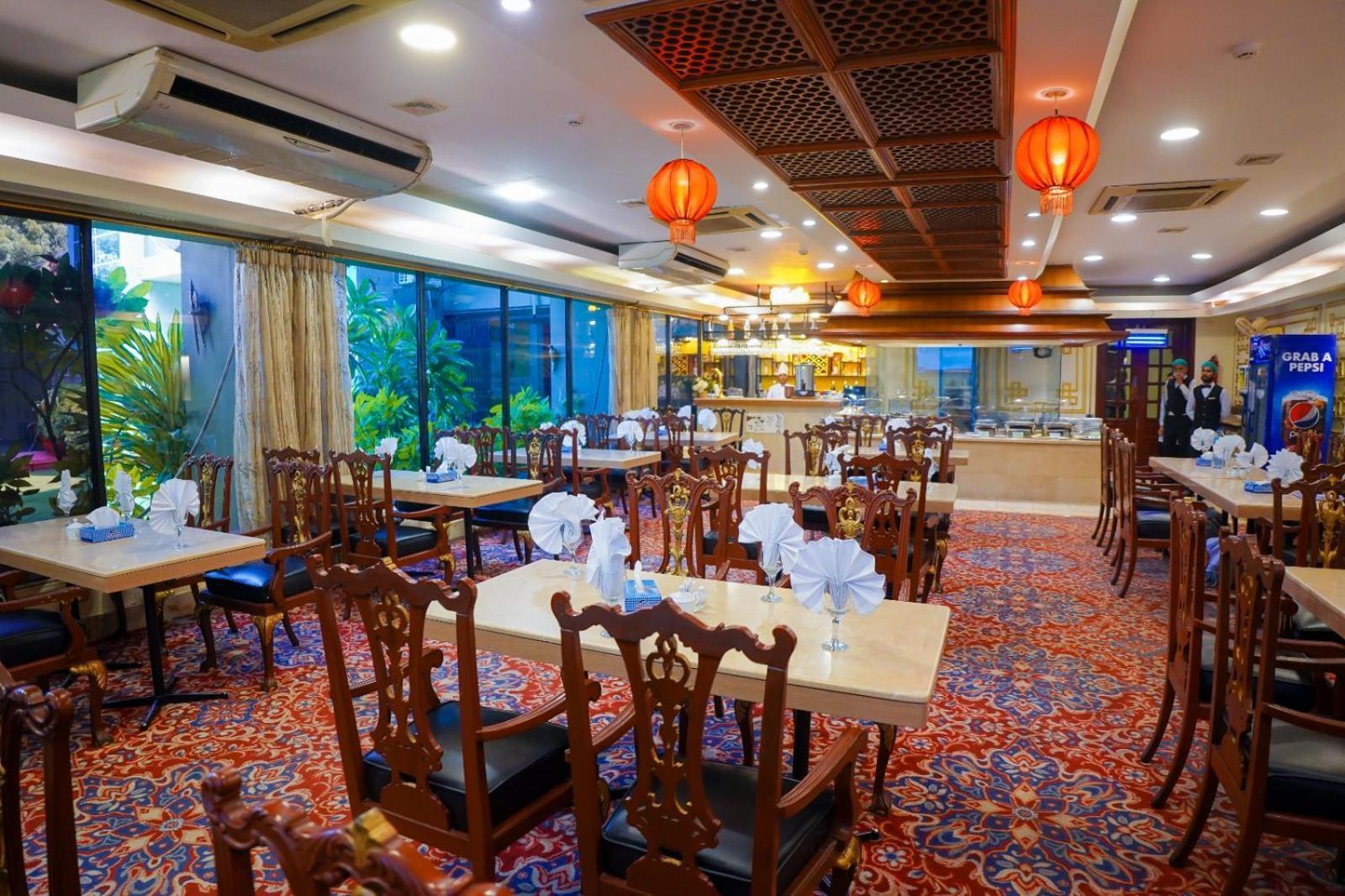 Indus Hotel Хайдарабад Экстерьер фото