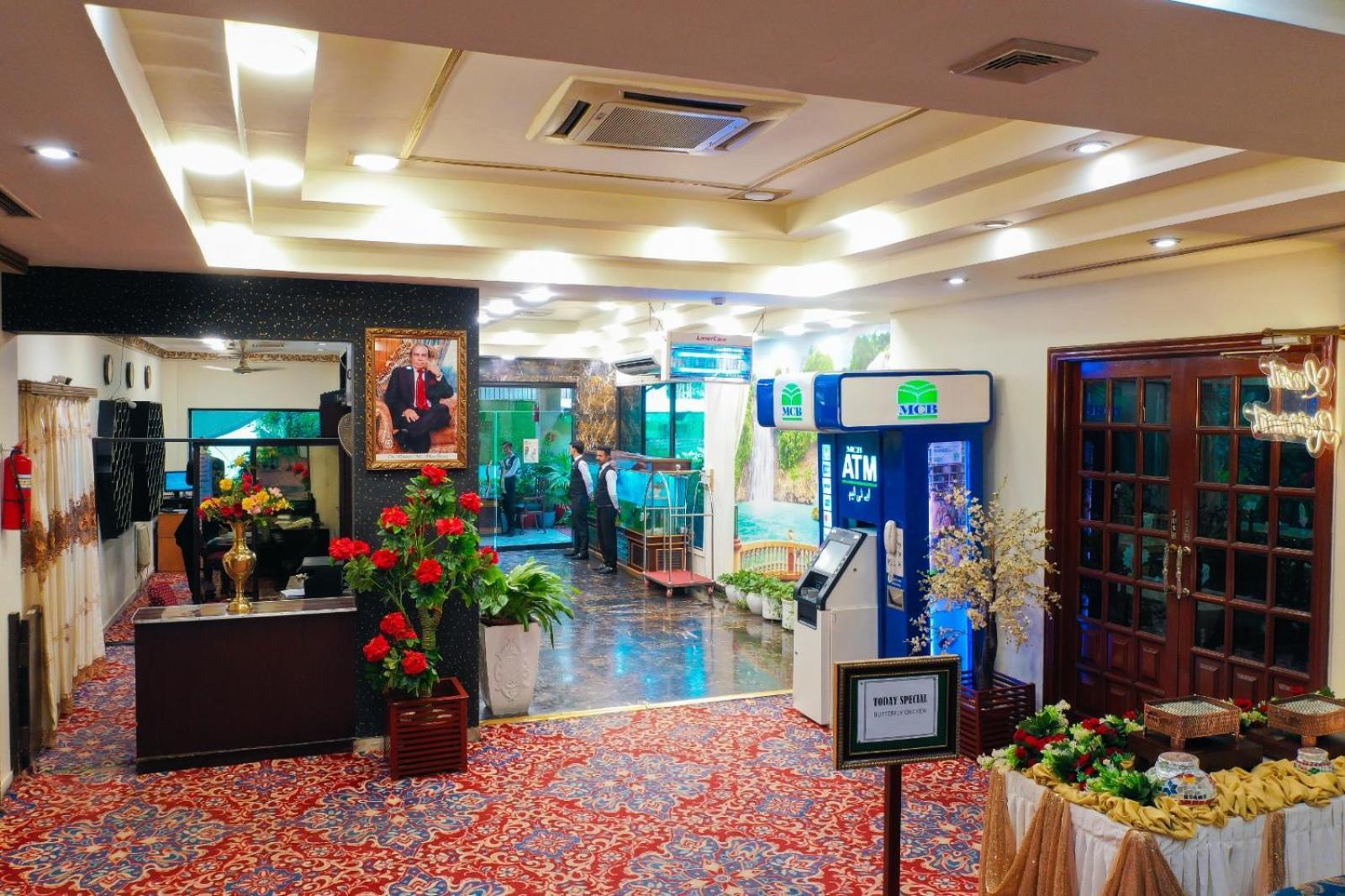 Indus Hotel Хайдарабад Экстерьер фото