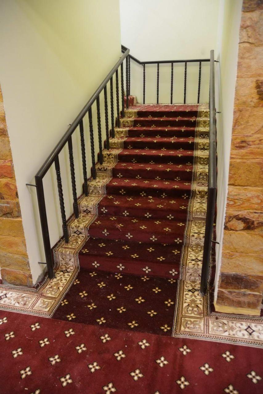 Indus Hotel Хайдарабад Экстерьер фото