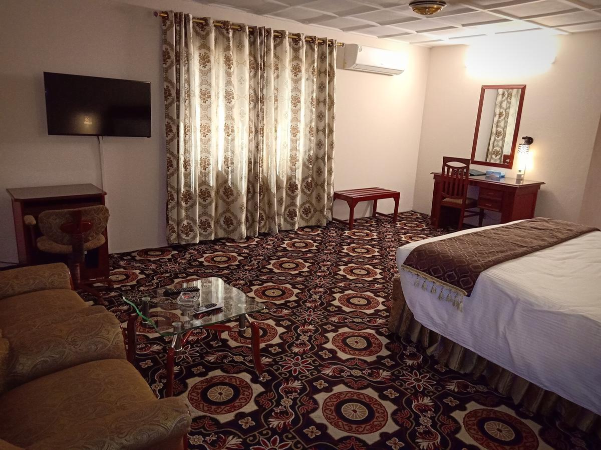 Indus Hotel Хайдарабад Экстерьер фото