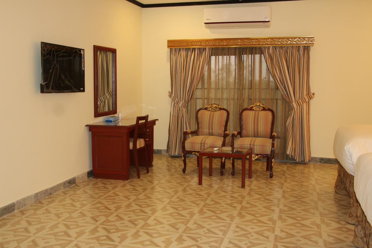 Indus Hotel Хайдарабад Экстерьер фото
